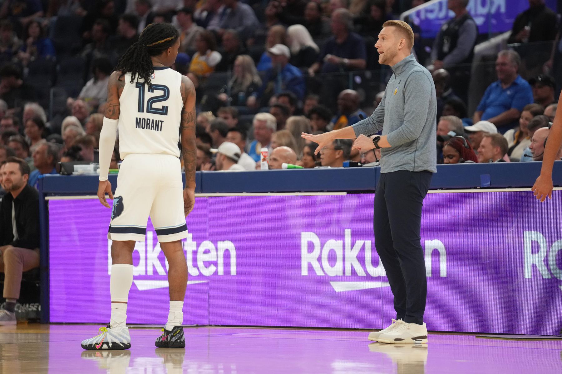 Tình trạng cạnh tranh là chậm chạp! Grizzlies chỉ ghi được 22 điểm khi bắn 5/18 trong hiệp đầu tiên, còn Morant ghi được 5/5 với 1&4 lỗi.