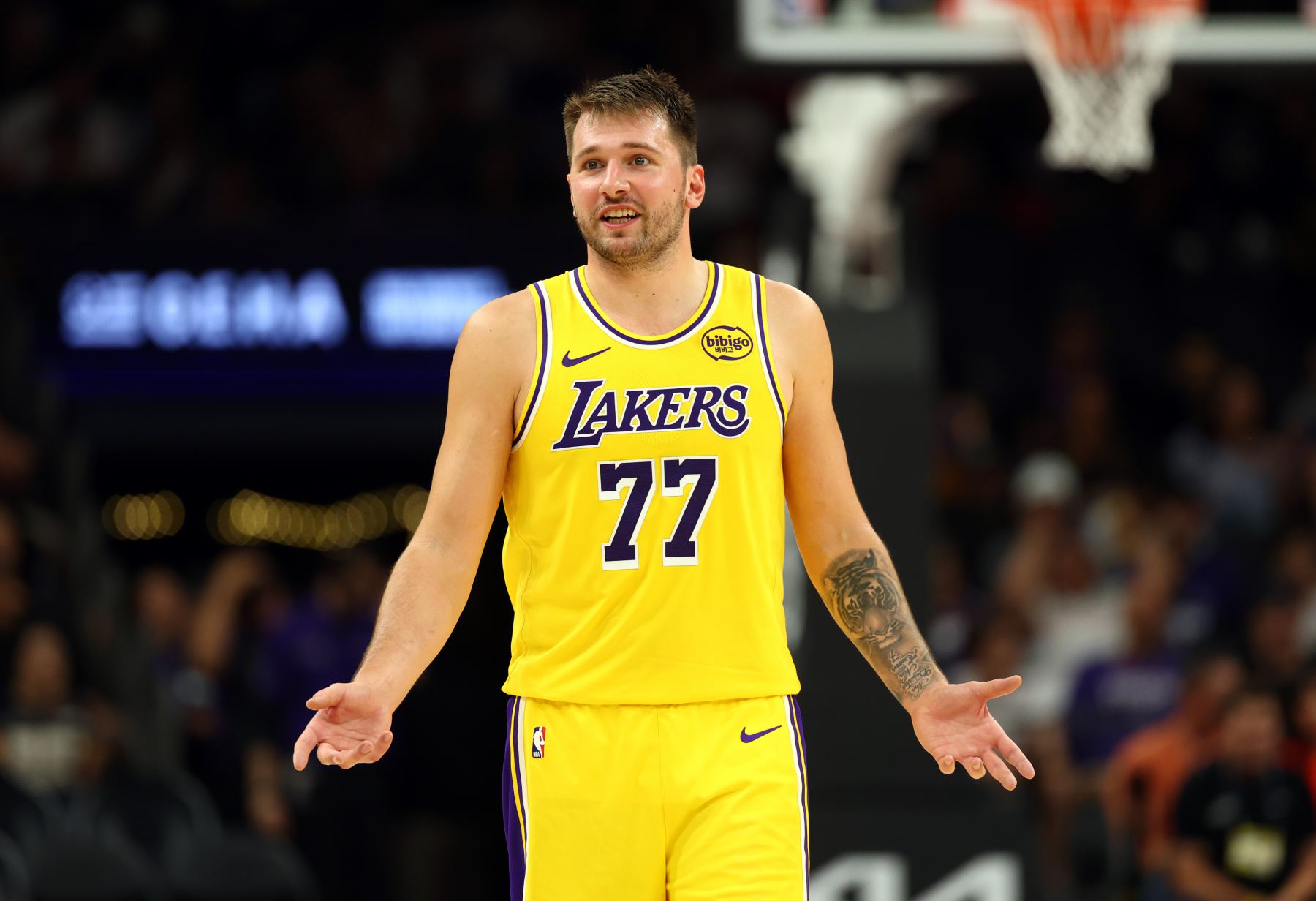 Có thể so sánh với Jordan, Chamberlain và McAdoo! Doncic ghi hơn 40 điểm lần thứ 50 trước khi bước sang tuổi 27
