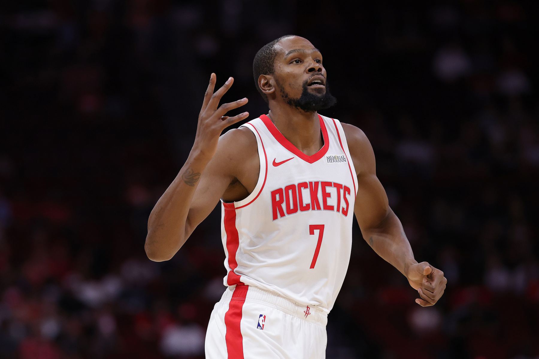 Trạng thái cạnh tranh đang nóng! Durant ghi được 16 điểm và 2 rebound khi bắn 6/8 trong hiệp đầu tiên.