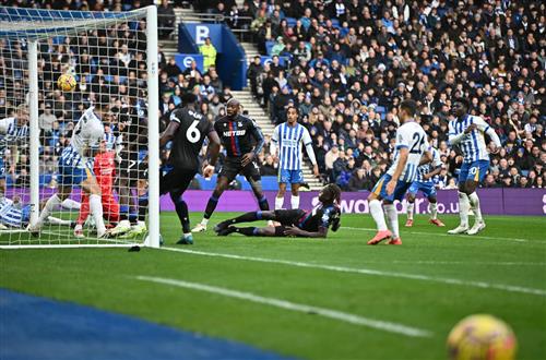 Brighton đấu với Crystal Palace