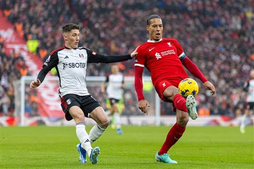 Liverpool đấu với Fulham