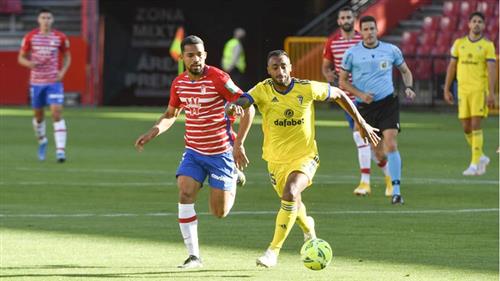 Granada đấu với Cádiz