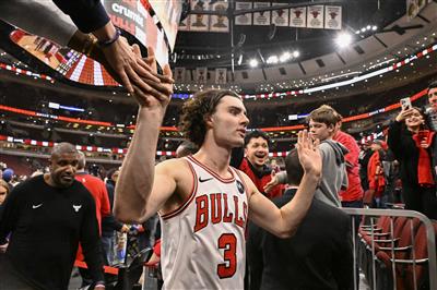 Dự trữ thật tuyệt vời! Đội dự bị của Bulls đóng góp tổng cộng 58 điểm, và đội xuất phát ghi được 52 điểm.