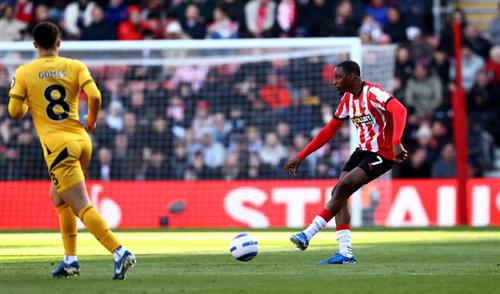 Southampton đấu với Wolves