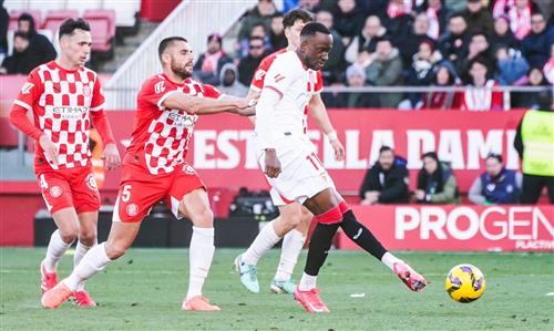Girona đấu với Sevilla