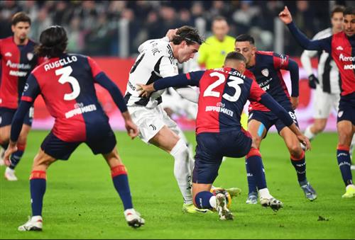 Juventus đấu với Cagliari
