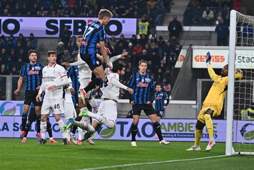Atalanta đấu với AC Milan