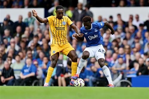 Everton đấu với Brighton