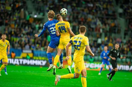 Ukraine đấu với Iceland
