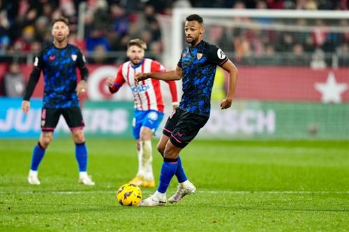 Girona đấu với Sevilla