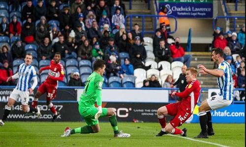 Port Vale đấu với Middlesbrough