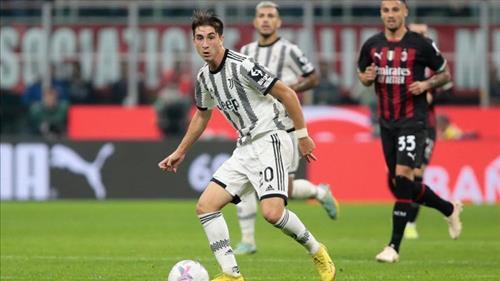 Juventus đấu với Lecce