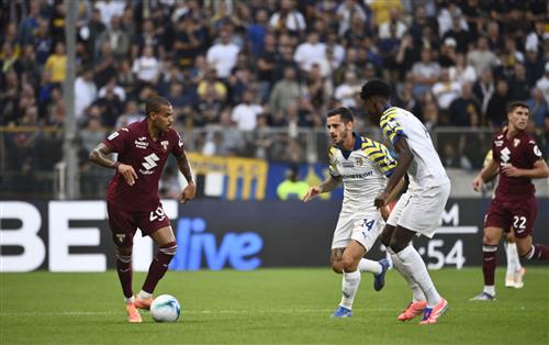 Parma đấu với Torino