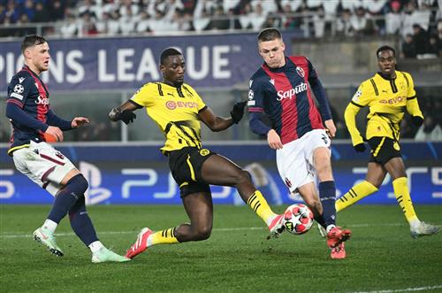 Bologna đấu với Dortmund