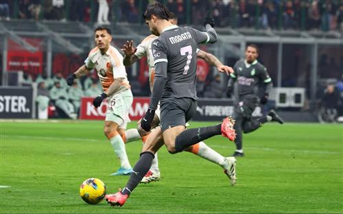 AC Milan đấu với Roma