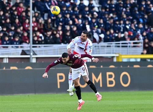 Turin đấu với Monza