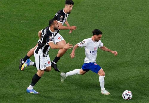 Lyon đấu với Angers