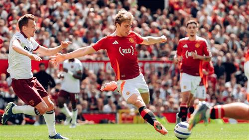 Manchester United đấu với West Ham United