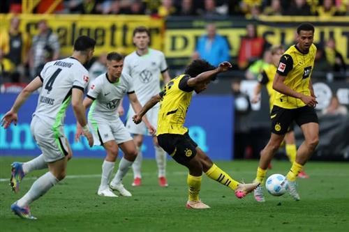 Dortmund đấu với Wolfsburg
